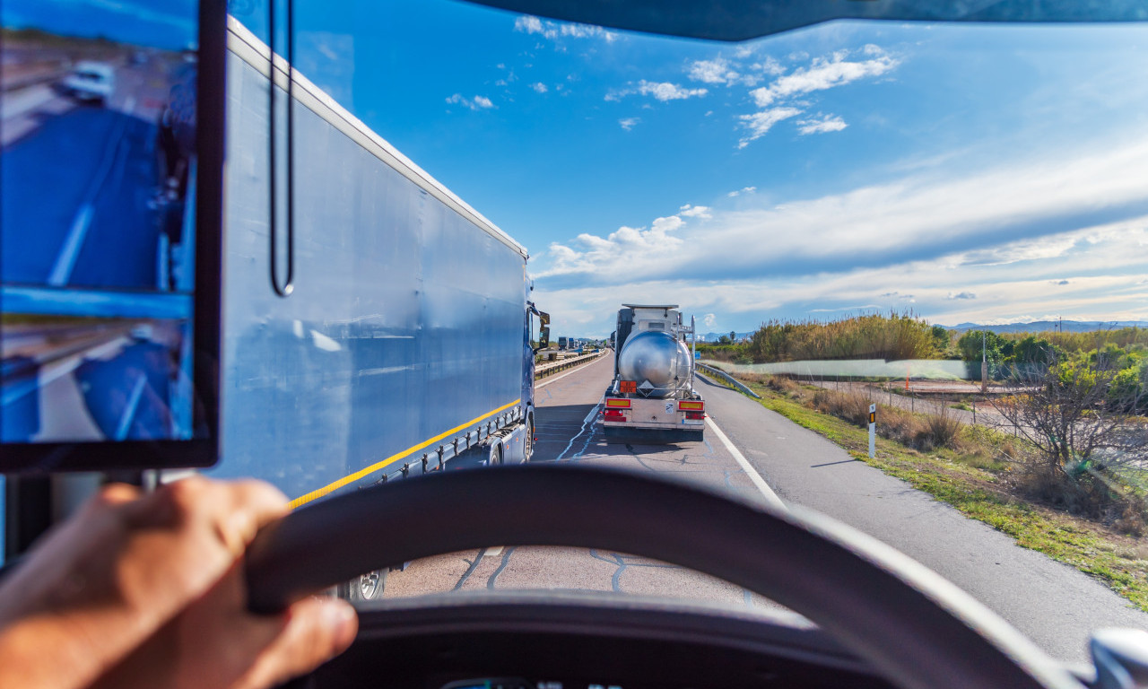 POGLEDAJTE SUMANUTO PRETICANJE KA NOVOM SADU Sekunde su delile od tragedije, kamera sve snimila (VIDEO)