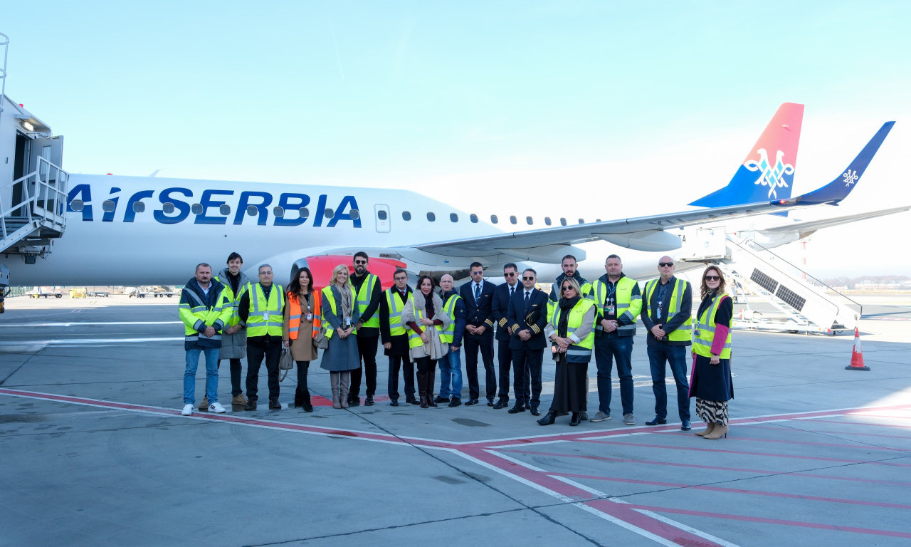 JOŠ JEDAN AVION U BOJAMA ER SRBIJE: Stigao novi embraer (FOTO)