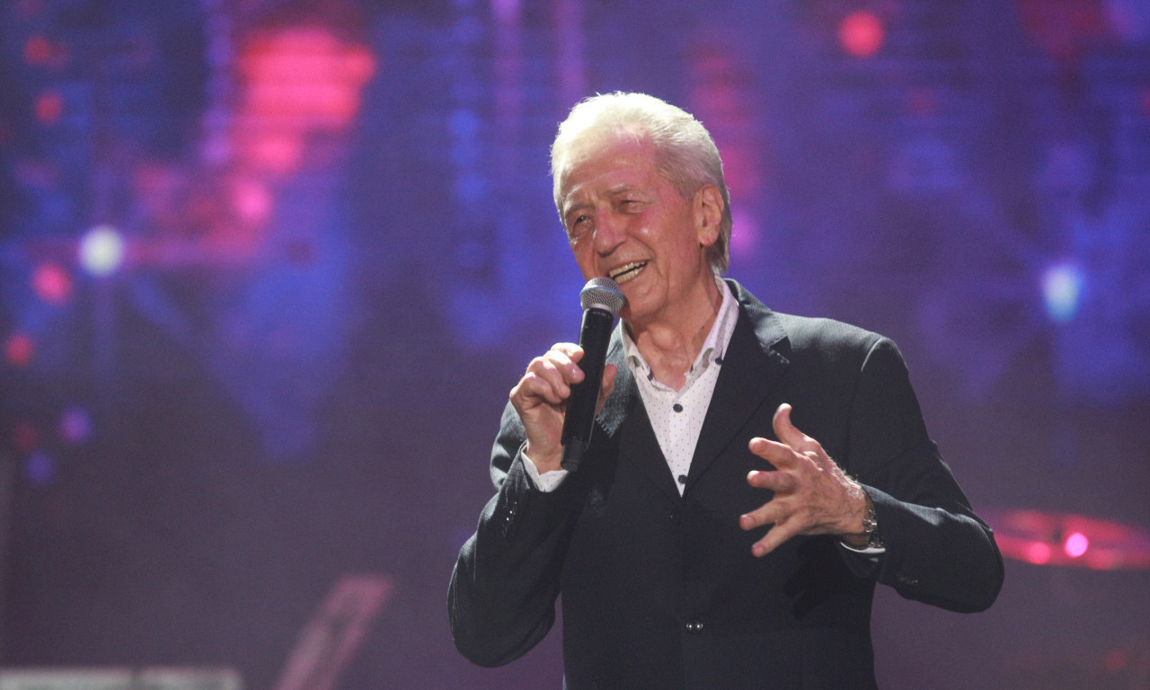 CELOM SELU ISKLJUČILI STRUJU DA MIROSLAV ILIĆ NE BI PEVAO! Pogledajte kako je u Hrvatskoj sabotiran koncert našeg pevača