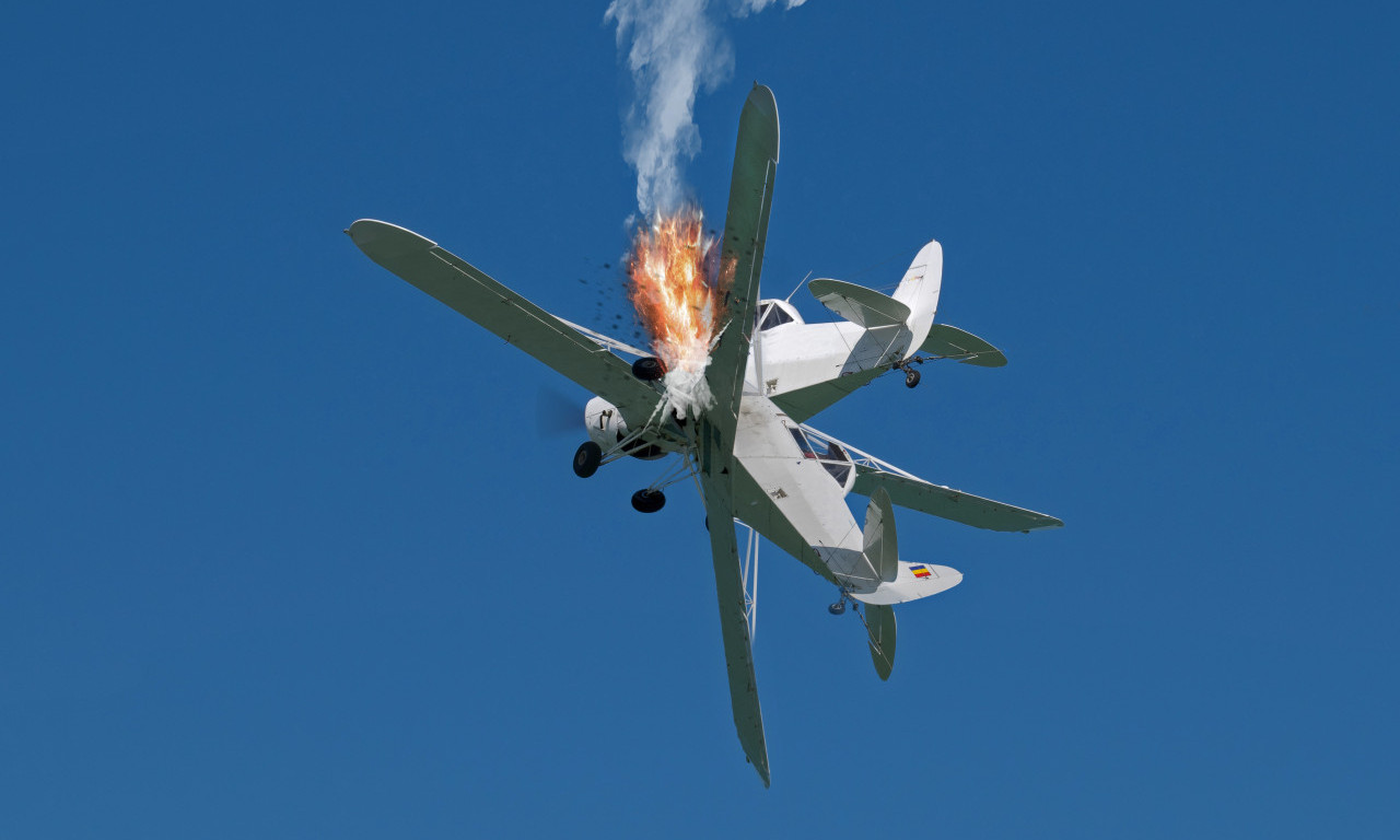 SEDMORO MRTVIH! Srušio se avion pri poletanju, tragedija u Mejnu