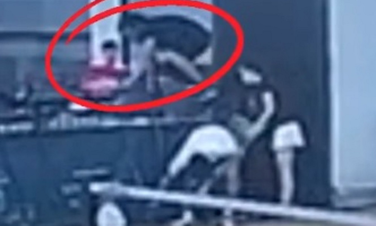 POKUŠAO DA DOHVATI LOPTICU I POGINUO Snimak stravične nesreće tokom meča (VIDEO)