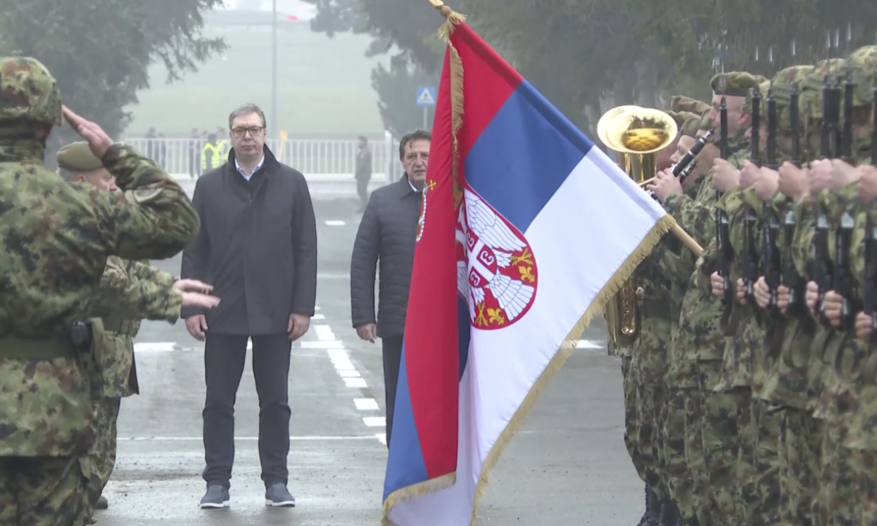 VUČIĆ NASTAVIO POSETU NIŠU Obilazi kasarnu "Mija Stanimirović"