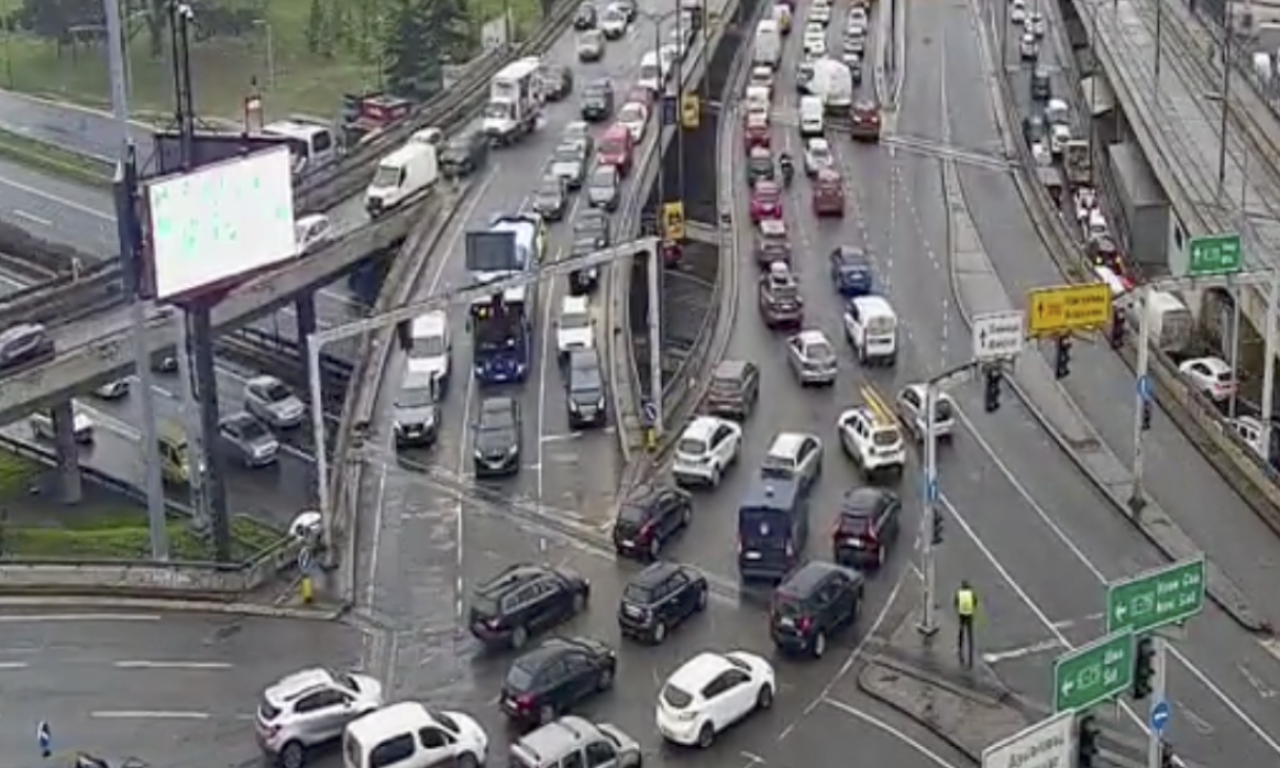 JUTARNJI HAOS U BEOGRADU JOŠ TRAJE Proverite gde su najveće kolone (FOTO)