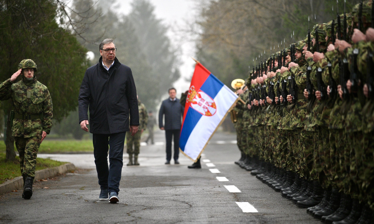 VOJSKA SRBIJE DOBIJA DRONOVE KAMIKAZE Vučić obilazi kasarnu "Mija Stanimirović" u Nišu (FOTO, VIDEO)
