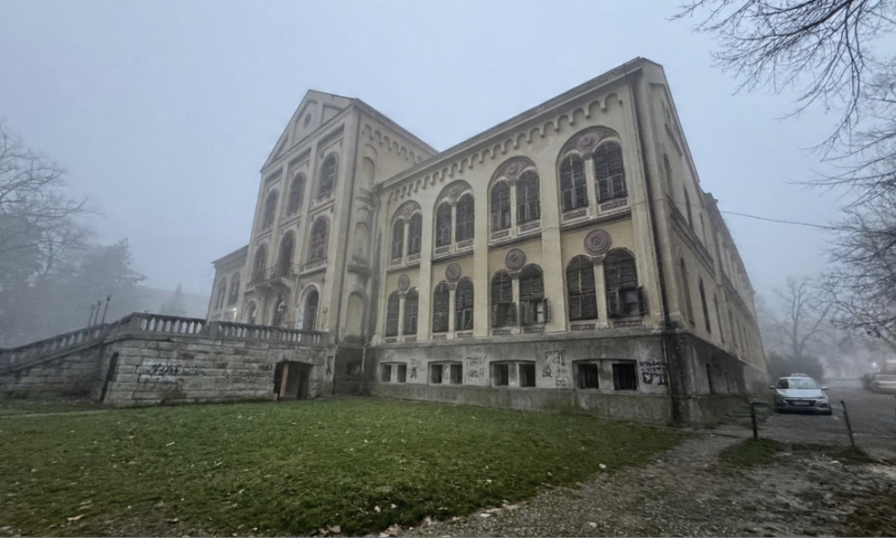 POČINJE OBNOVA STAROG ZDANJA! Ministar Selaković u Aranđelovcu najavio pomoć u rekonstrukciji (FOTO)