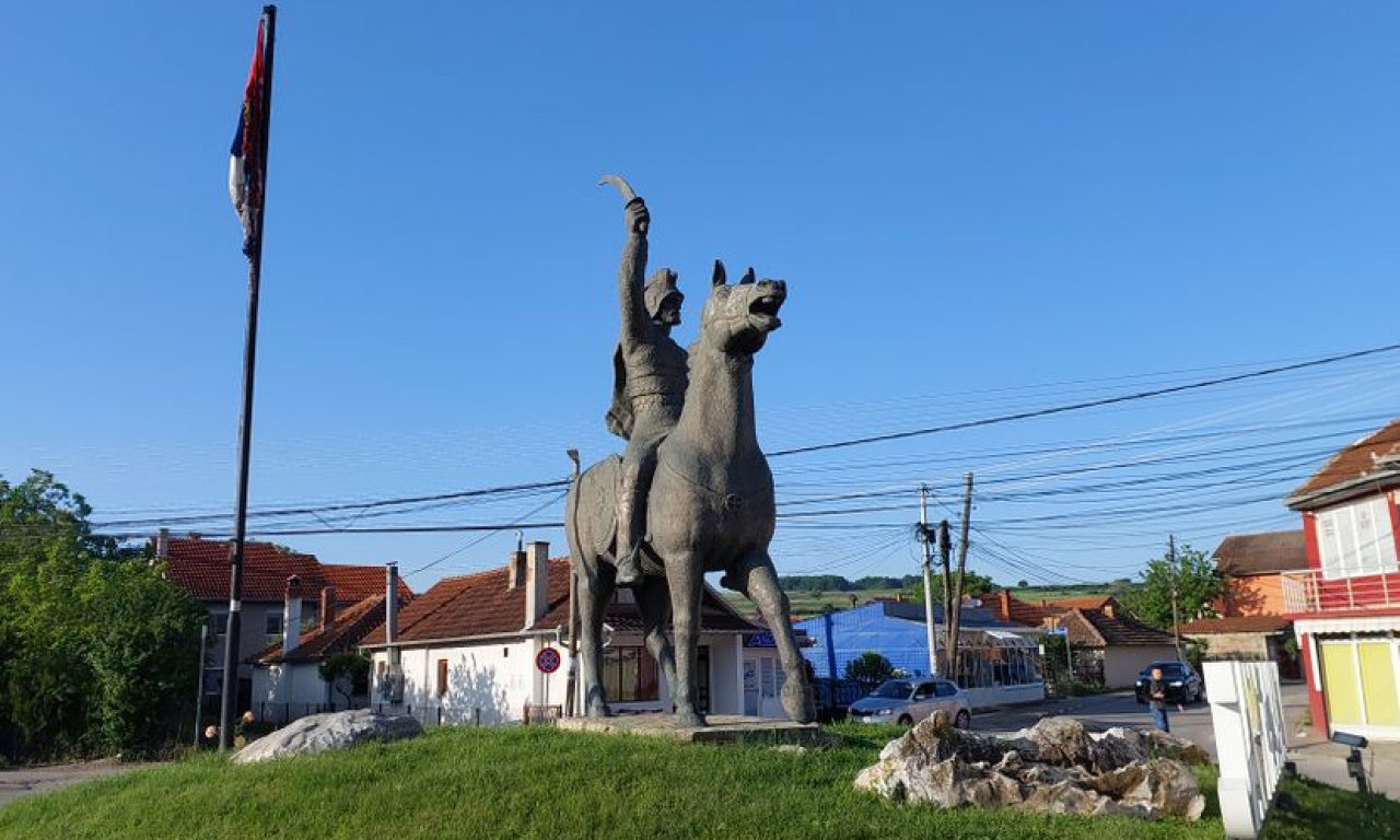 NOVE PROVOKACIJE NA KIM: Na pravoslavnom groblju u Plemetini kod Obilića porušena dva spomenika