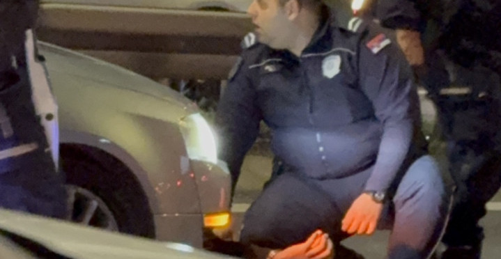 FILMSKA JURNJAVA KROZ CENTAR BEOGRADA K1info na licu mesta - bežali od policije, zakucali se u auto, pa "pali" (FOTO+VIDEO)