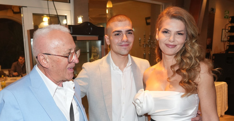 RASKALAŠNO SLAVLJE KOD ERE OJDANIĆA! Novčanice lete na sve strane: Svi detalji punoletstva unuka Andrije! (FOTO)