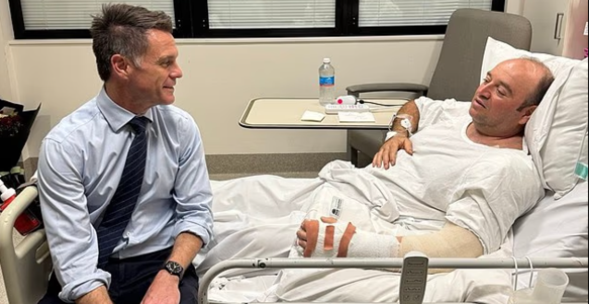 O AHMEDU PRIČA CEO SVET Skočio na teroristu u Sidneju, sada mu se bore za život (VIDEO)