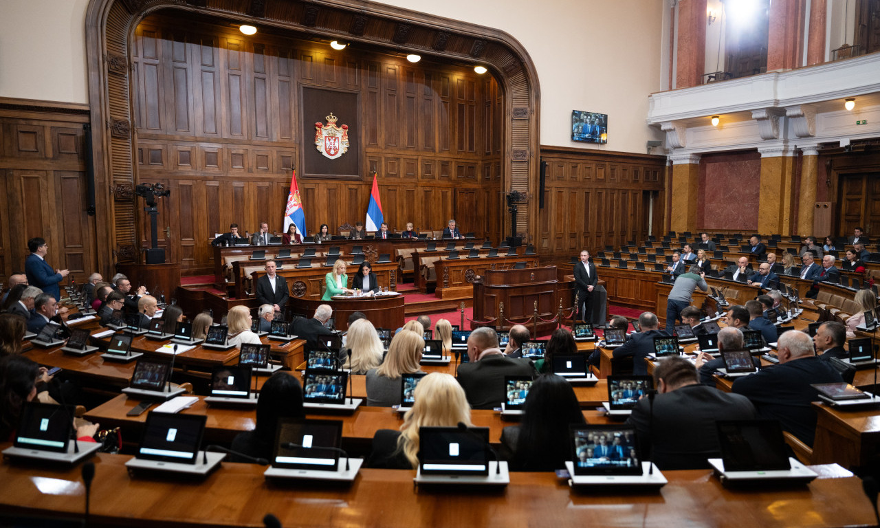 BURNO U SKUPŠTINI SRBIJE Poslanici se žestoko sukobili zbog kandidata za Ustavni sud , evo šta se dešava (FOTO)