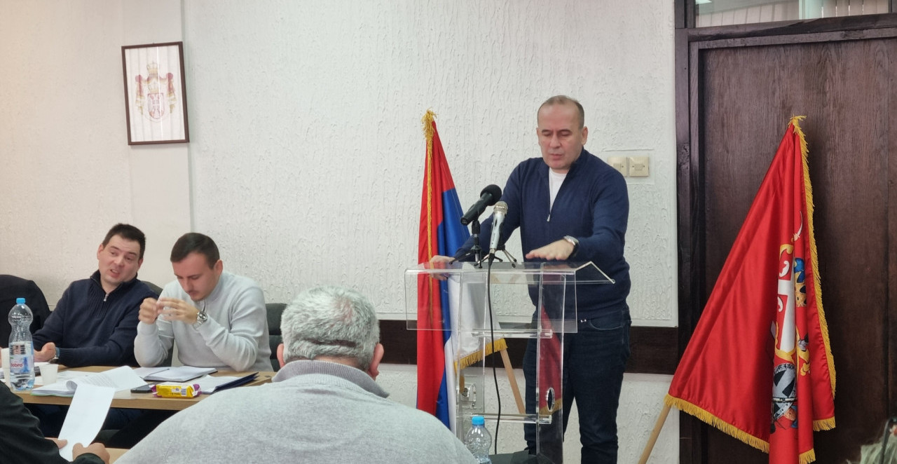 PREDSEDNIK TOKOM ZASEDANJA SAZNAO DA JE POSTAO OTAC Nesvakidašnja sednica Skupštine opštine Topola (FOTO)