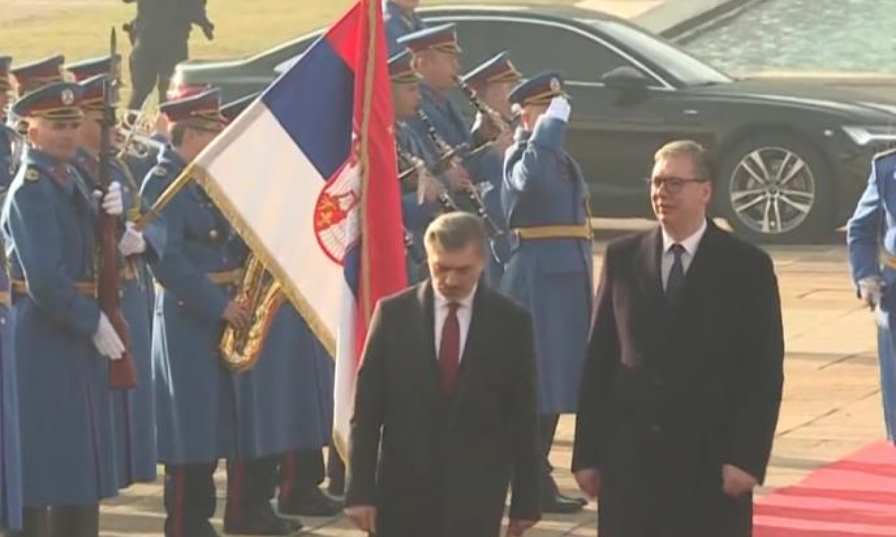 CRVENI TEPIH, HIMNA I GARDA Ovako je Vučić dočekao predsednika Gruzije ispred Palate Srbija (FOTO)