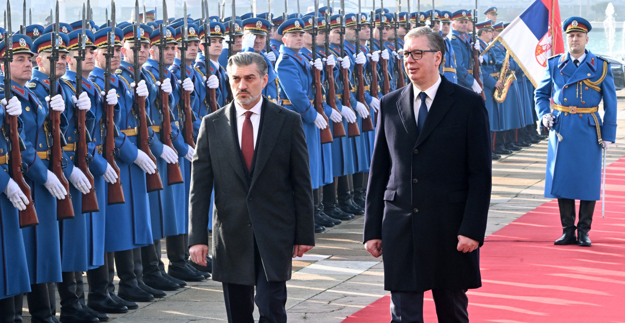 CRVENI TEPIH, HIMNA I GARDA Ovako je Vučić dočekao predsednika Gruzije ispred Palate Srbija (VIDEO, FOTO)