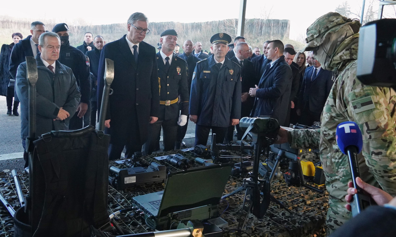ELITNA JEDINICA POKAZALA MOĆ! Vučić u Batajnici na danu SAJ-a (FOTO)
