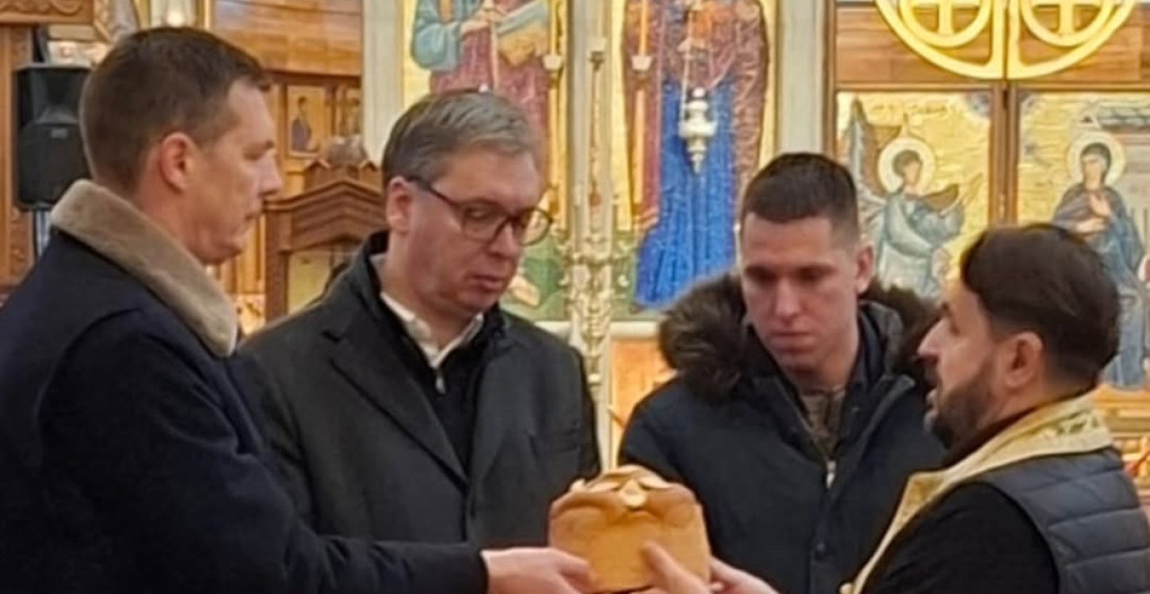 VUČIĆ SLAVI KRSNU SLAVU SVETOG NIKOLU Građanima poslao poruku iz crkve: "Da nam veliki svetac i Gospod Bog..." (FOTO)