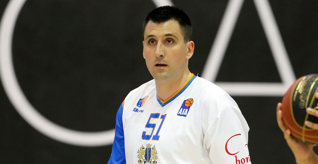 KOŠARKAŠ MILKO BJELICA SA PORODICOM ZA DLAKU IZBEGAO TRAGEDIJU Pokrenuta istraga (FOTO)