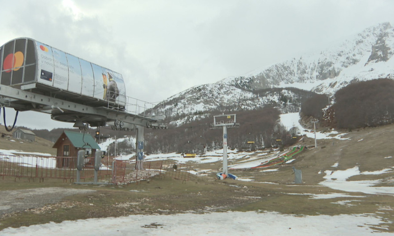 USPEŠNO EVAKUISANA LICA SA ŽIČARE NA SAVINOM KUKU: Među njima i državljanin Srbije!