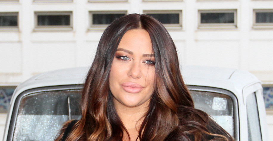 ANA NIKOLIĆ KONAČNO OBJAVILA PESMU KOJA JE DIGLA SRBIJU NA NOGE: „Savršena verzija je bila AI, a moja je nesavršena"!“