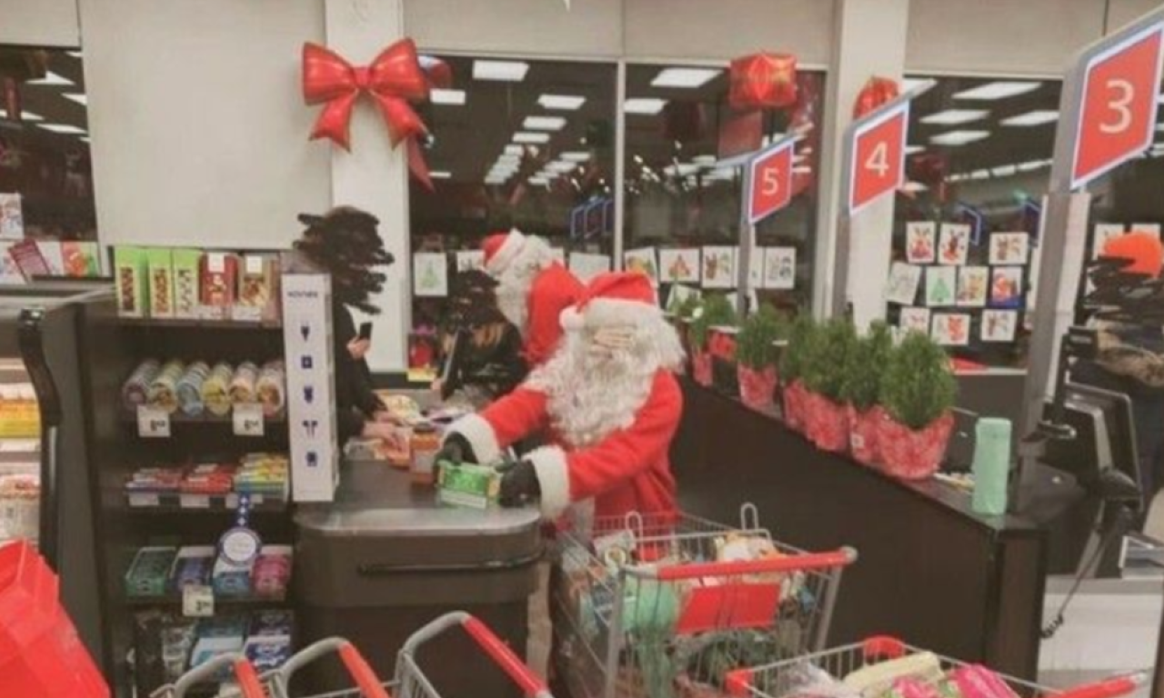 DEDA MRAZOVI I VILENJACI OPLJAČKALI RADNJU Imaju jaku poruku za ceo svet: "Lanci supermarketa koriste inflaciju" (VIDEO)