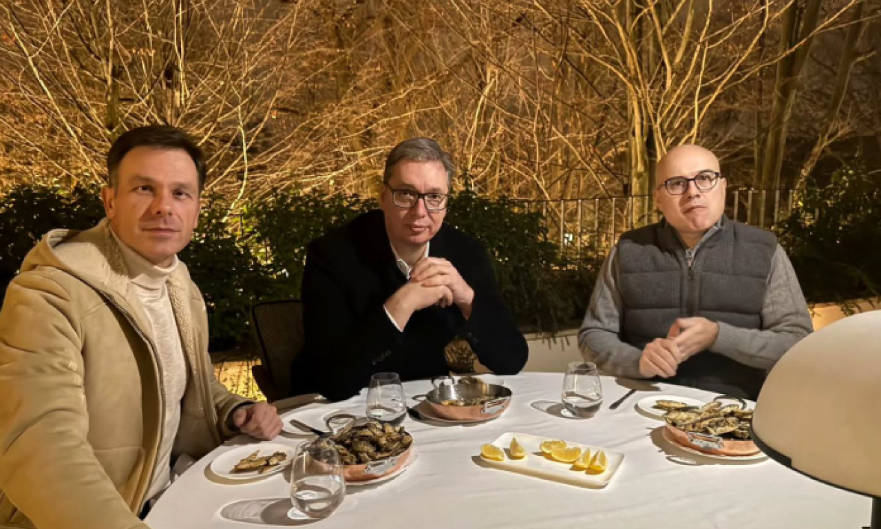 VUČIĆ NAKON NAPORNOG DANA SA MALIM I VUČEVIĆEM: "Siniša je rešio da nas obraduje giricama" (FOTO)