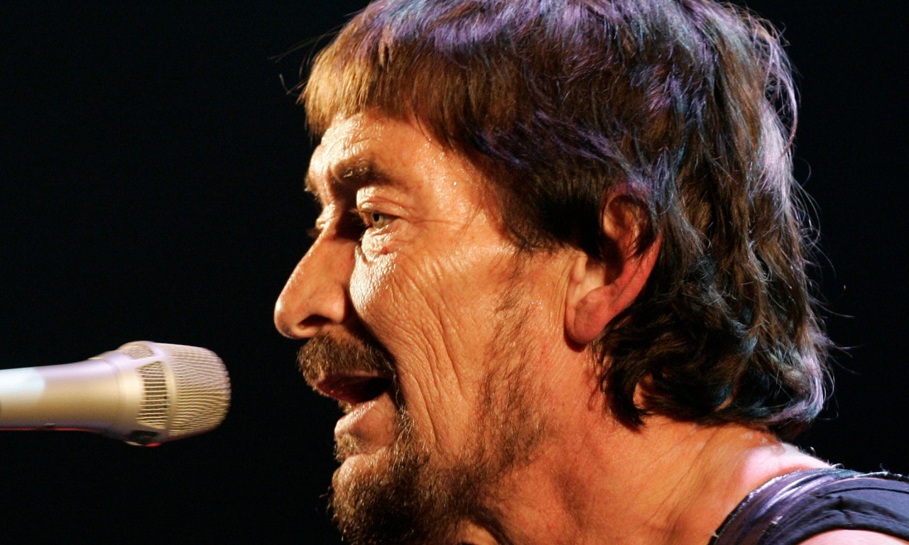 KRIS RIA JE BIO ZVEZDA KOJA JE POBEDILA RAK PANKREASA U 33. GODINI Napisao je pesmu koja definiše Božić za mnoge (VIDEO)