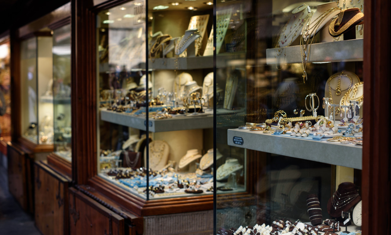 ORUŽANA PLJAČKA U CENTRU GRADA! Jutros ukradeno 3 kilograma zlata! Novi Pazar na nogama