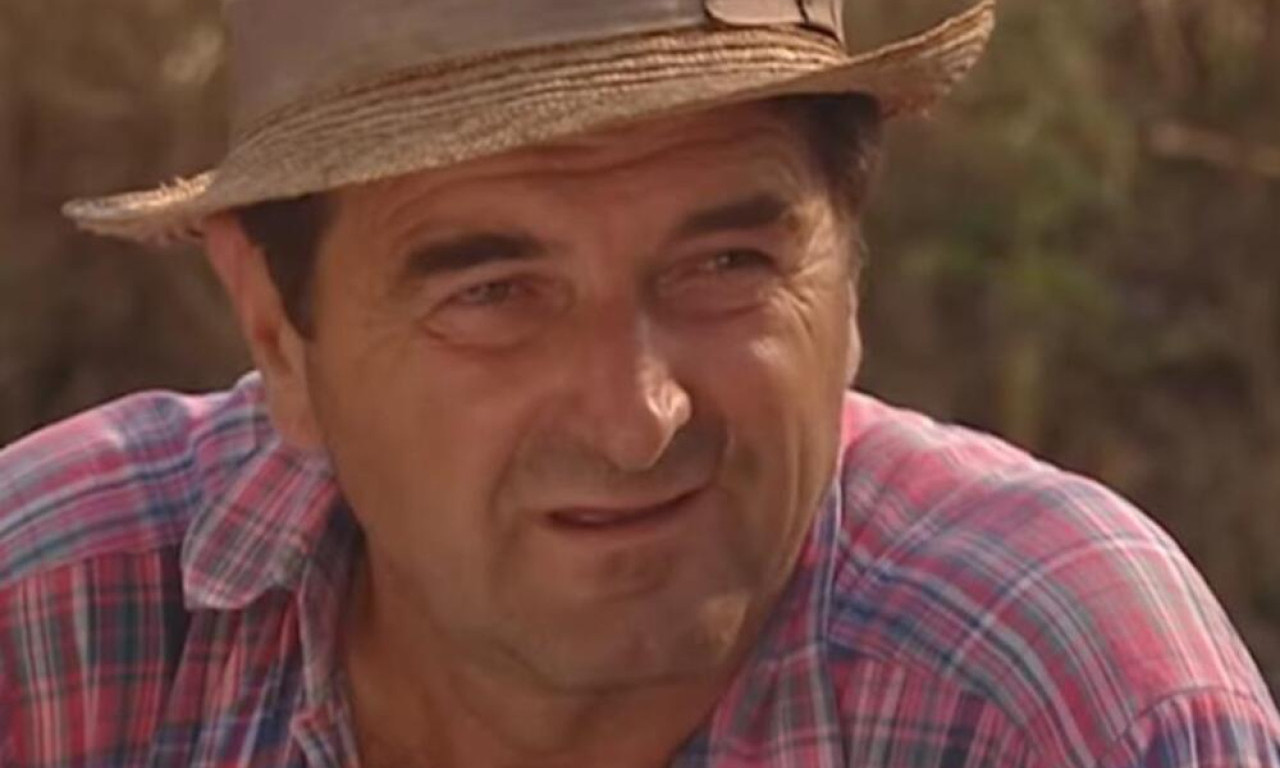 POKRADEN GLUMAC IZ SERIJE "SELO GORI A BABA SE ČEŠLJA": Na dan slave banda mu odnela porodično blago: "Hoću da ujedam!"