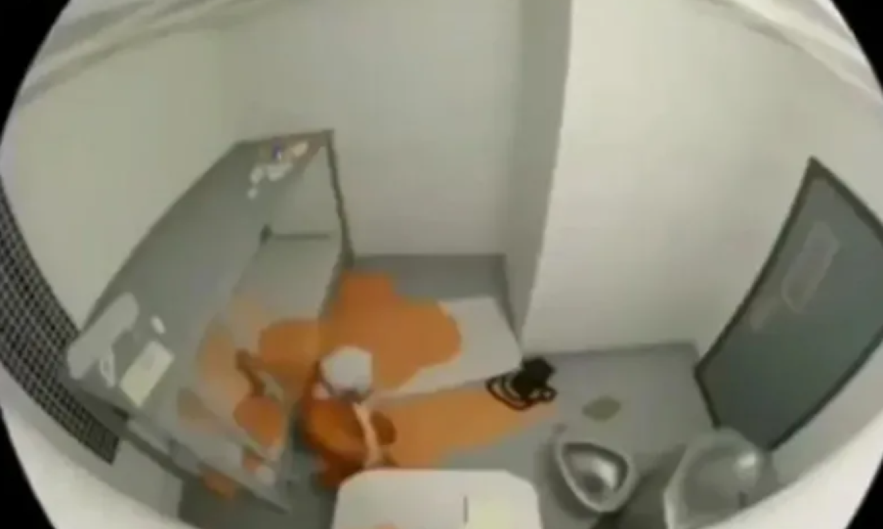 POJAVIO SE SNIMAK SAMOUBISTVA DŽEFRIJA EPSTAJNA? Muškarac se obesio u ćeliji - tvrdi se da je lažan (VIDEO)