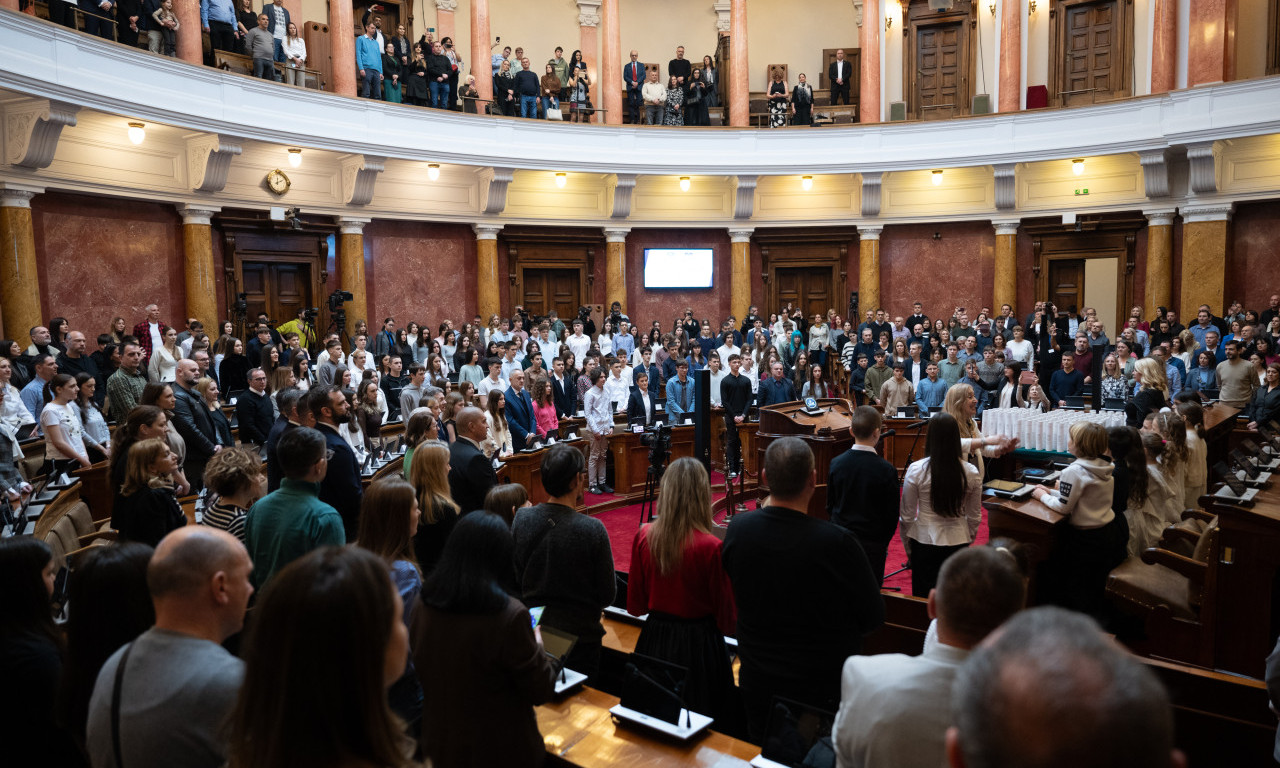 PUNA SKUPŠTINA DECE, I TO KAKVE! Dodeljene plakete Takmičarima generacije Srbije (FOTO)