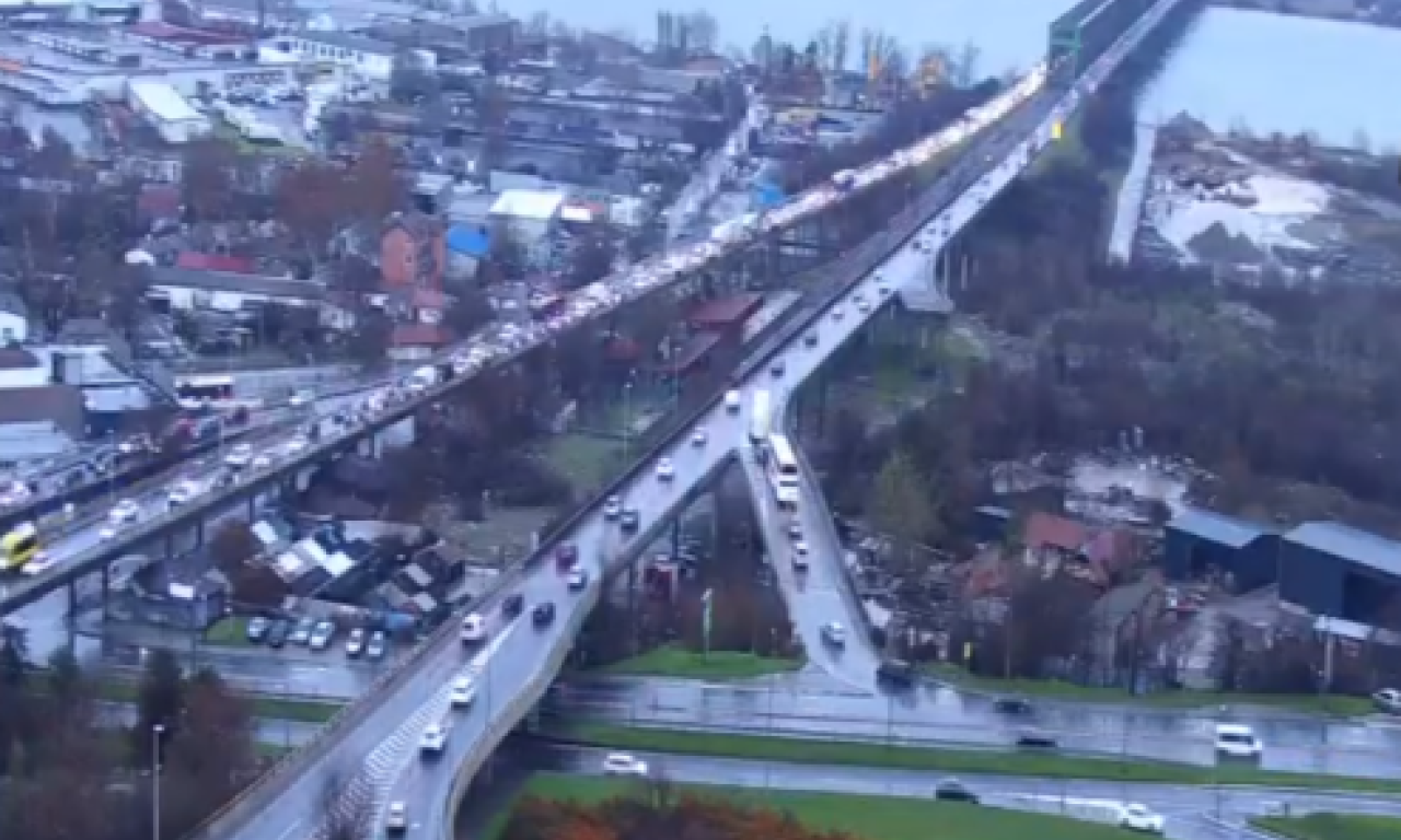 POČEO POPODNEVNI ŠPIC Kolaps na ulicama Beograda, na mostovima vozila "mile" - evo gde su najveće gužve (FOTO)