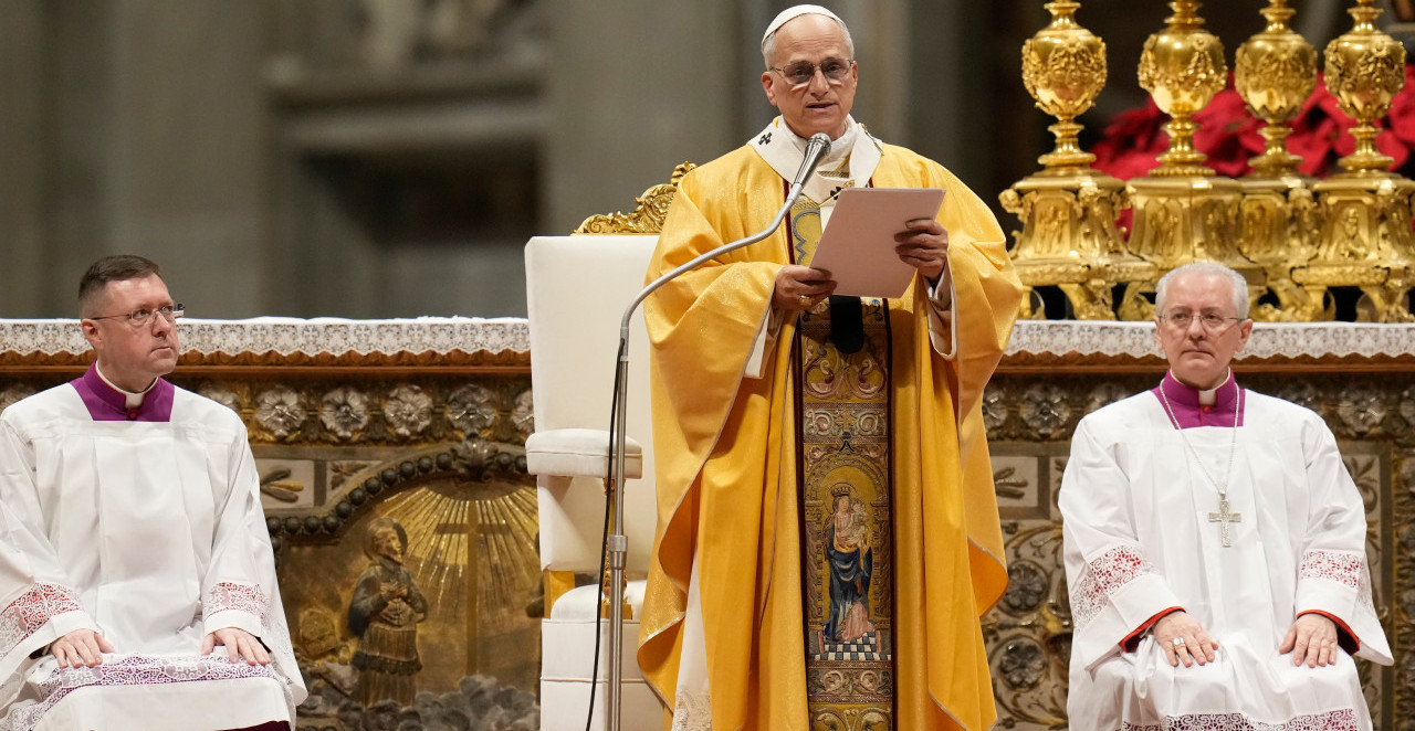 PRVA BOŽIĆNA MISA PAPE LAVA XIV I PORUKA KOJA TRESE SVET: Ko odbije siromašne, odbio je Boga (FOTO)