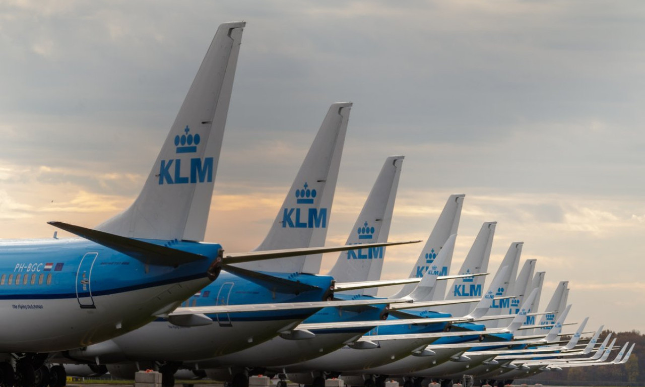 AVION ZA BEOGRAD PUN STENICA! Porodica iz SAD preživela horor, traže 200.000 dolara od avokompanije
