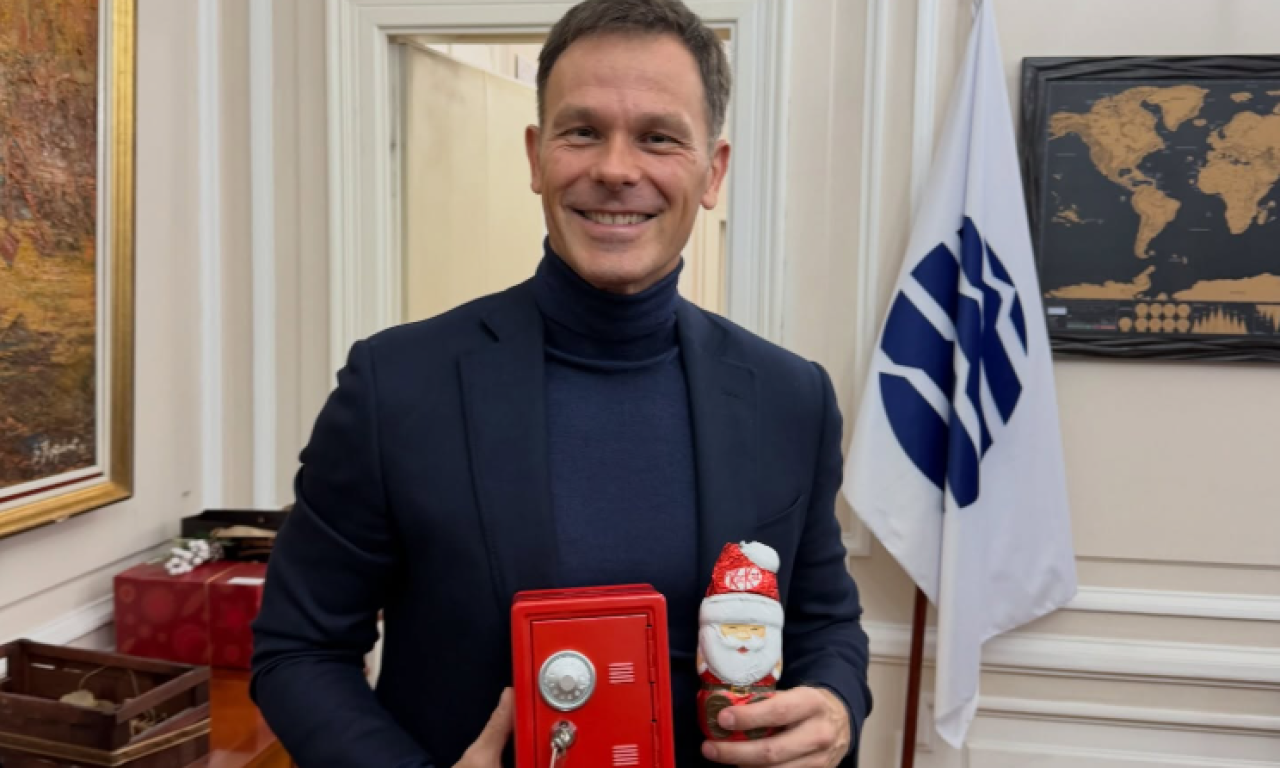 PRAVI POKLON ZA MINISTRA FINANSIJA Mali: "Hvala, Vuče!" (FOTO)