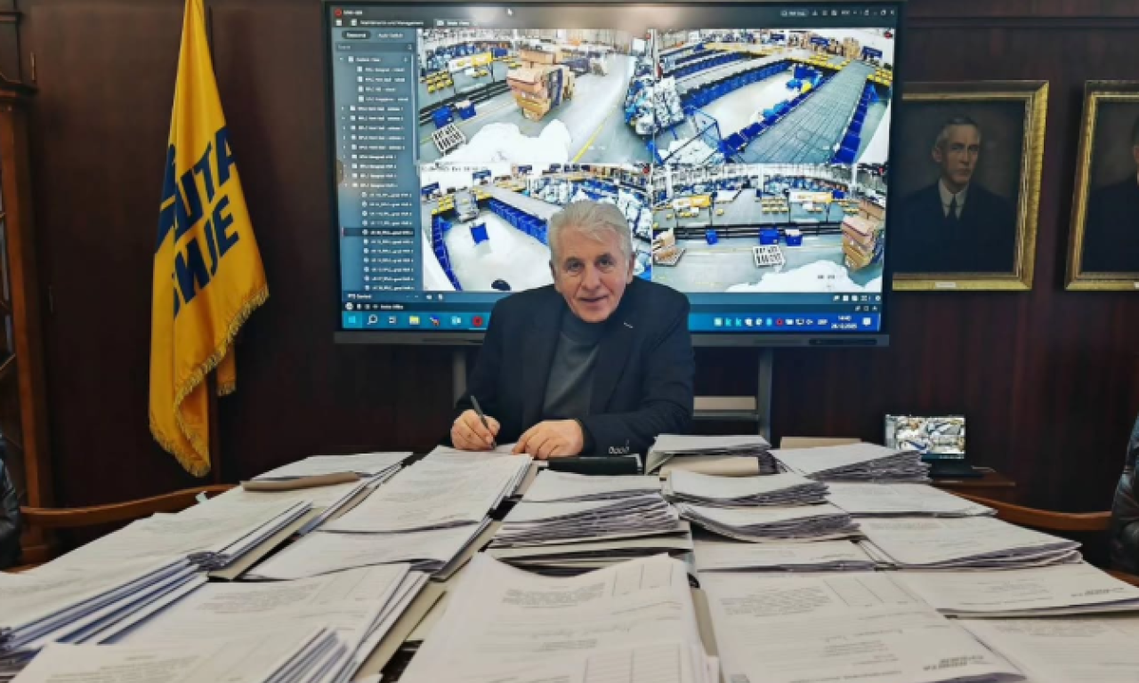 POTPISANO 122 REŠENJA O PRIJEMU ZAPOSLENIH Anđelković: "Nastavićemo sa praksom zapošljavanja mladih" (FOTO)