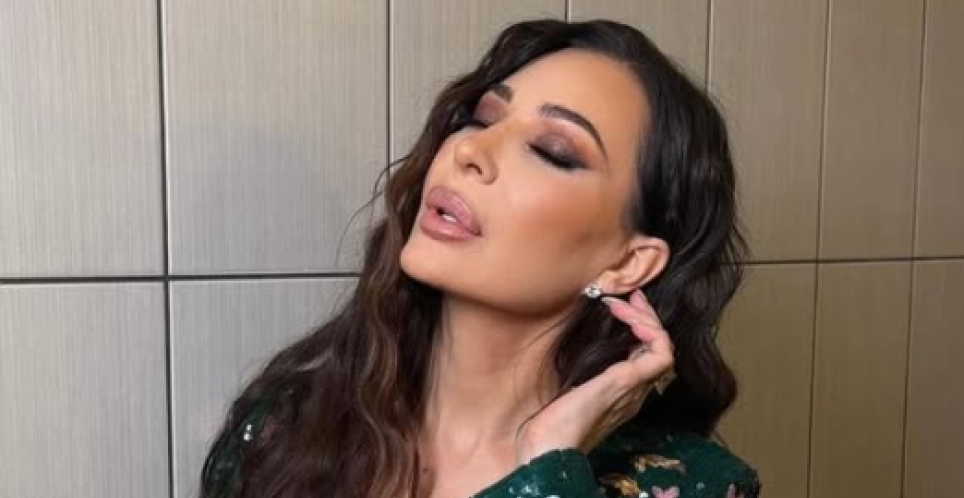 CECA IMALA PEH  U BEKSTEJDŽU! Pukle joj pantalone pred sam nastup, nije imala šta da obuče: Evo u kakvom je izdanju izašla pred publiku (VIDEO)