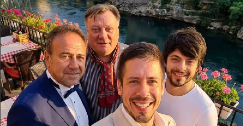 NIKOLA ROKVIĆ "VRATIO" LEGENDE MEĐU ŽIVE: Snimak selfija sa preminulim pevačima – a jedan detalj je posebno dirljiv: "Ovo je da plačeš"