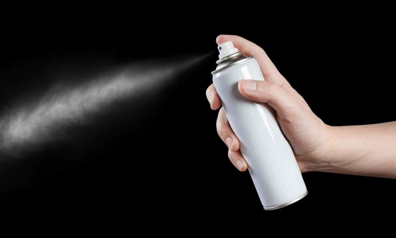 BRUTALNA OSVETA NA VOZILU U VALJEVU Pogledajte kakva poruka je ispisana na crnom terencu (FOTO)