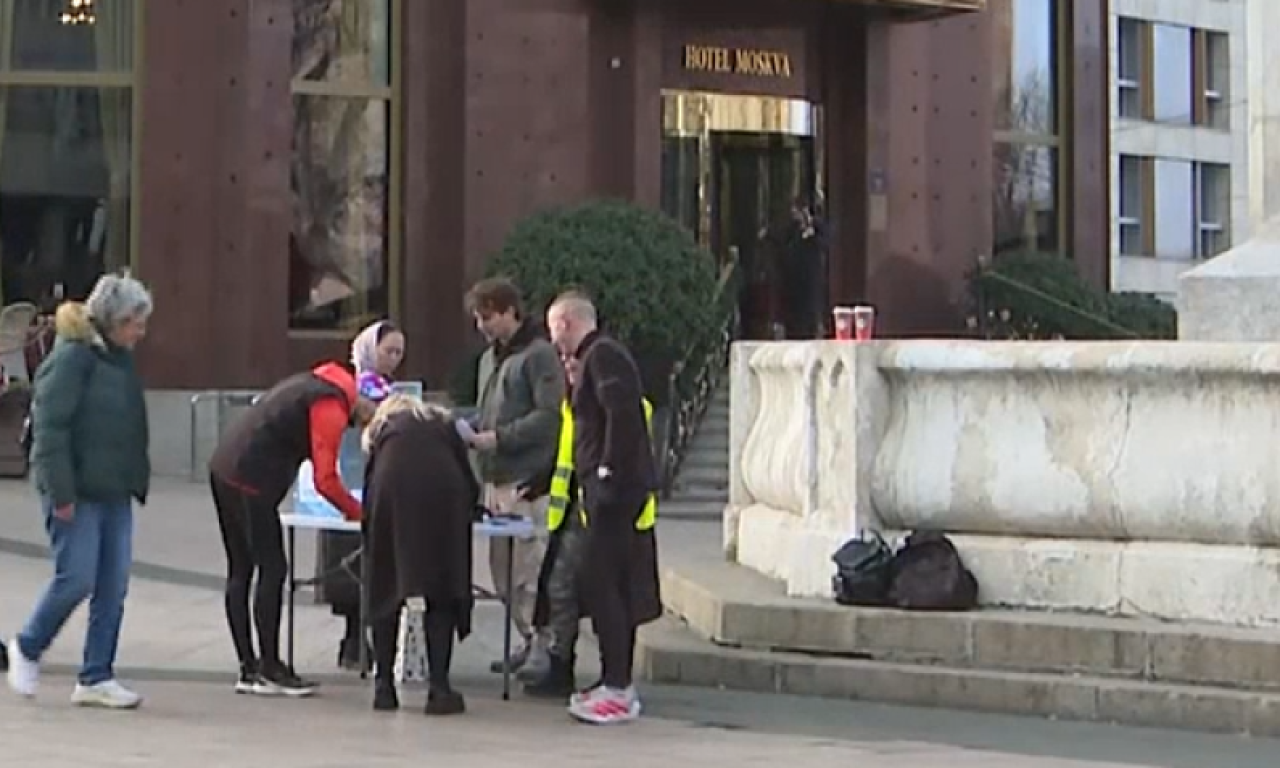 STUDENTI U BLOKADI PRIKUPLJAJU POTPISE ZA ZAHTEV ZA VANREDNE IZBORE Ovo je cilj akcije (VIDEO)
