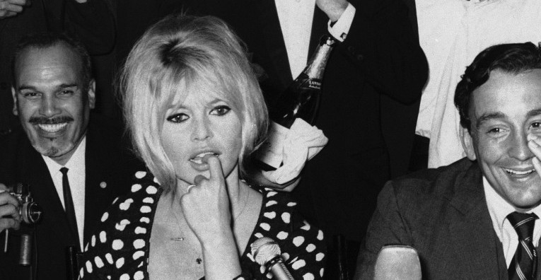 "OPLAKUJEMO LEGENDU VEKA" Makron dirljivom porukom odao počast Brižit Bardo