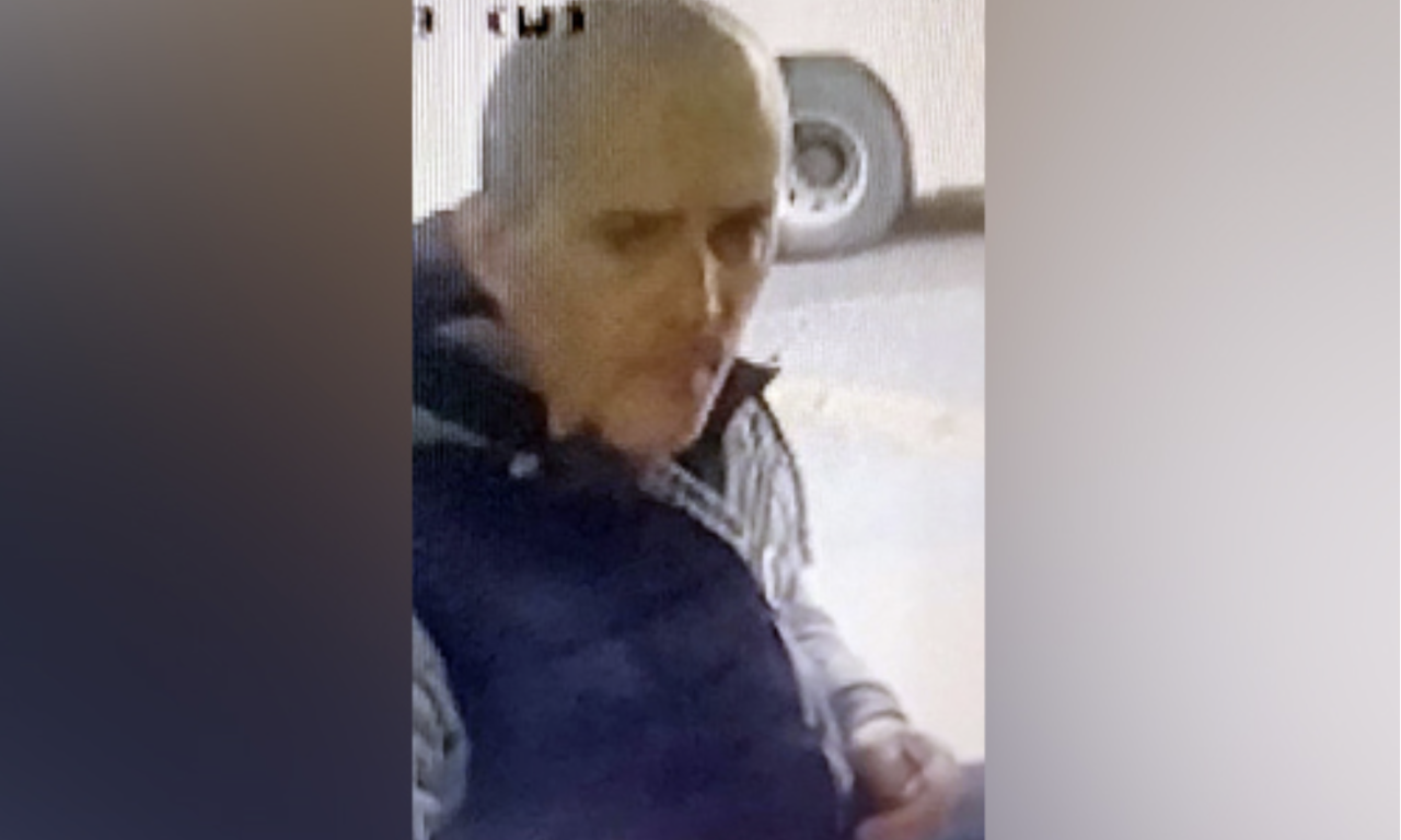 NOVE SLIKE OSUMNJIČENOG DA JE IZBO ŽENU NA NOVOM BEOGRADU Snimljen na trafici! Da li ste ga videli? (FOTO)