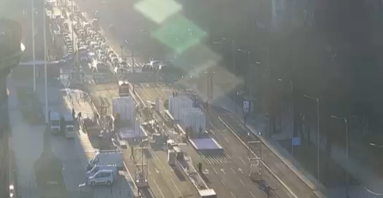 ĆACILEND JUTRO NAKON UKLANJANJA ŠATORA Pogledajte trenutno stanje ispred Skupštine, i ko je još tu (FOTO)