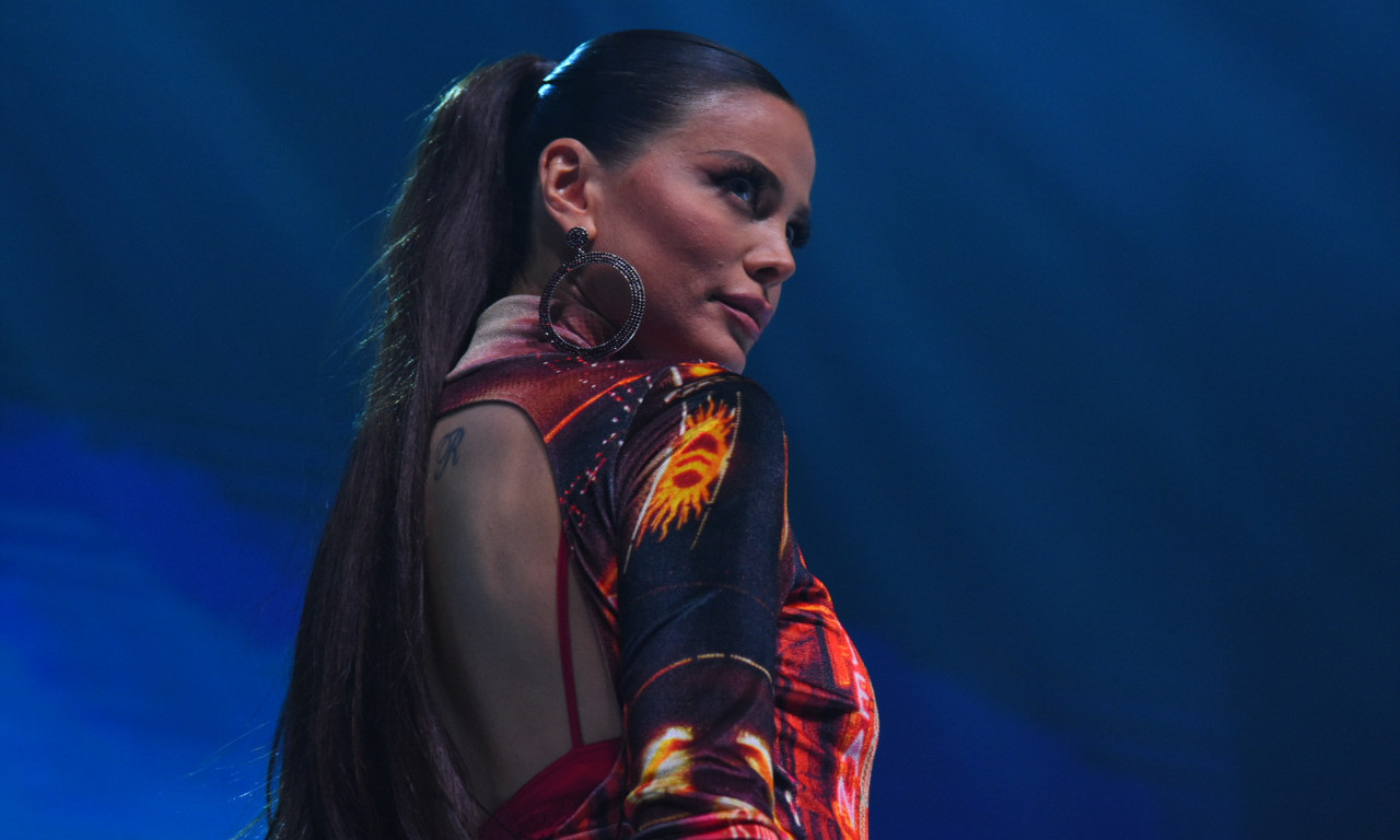 NAKON SUKOBA SA ACOM LUKASOM Milica Pavlović sa ovim kolegom snimila duet "Kidaš me" (VIDEO)