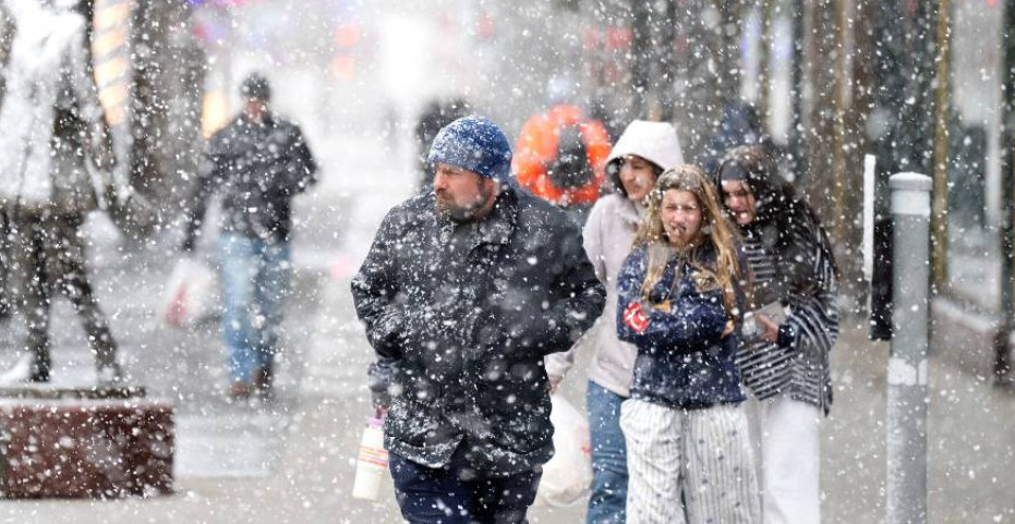 AMERIKA OKOVANA LEDOM: Haos na auto-putevima, 350.000 ljudi bez struje, subjektivni osećaj -34! (FOTO+VIDEO)