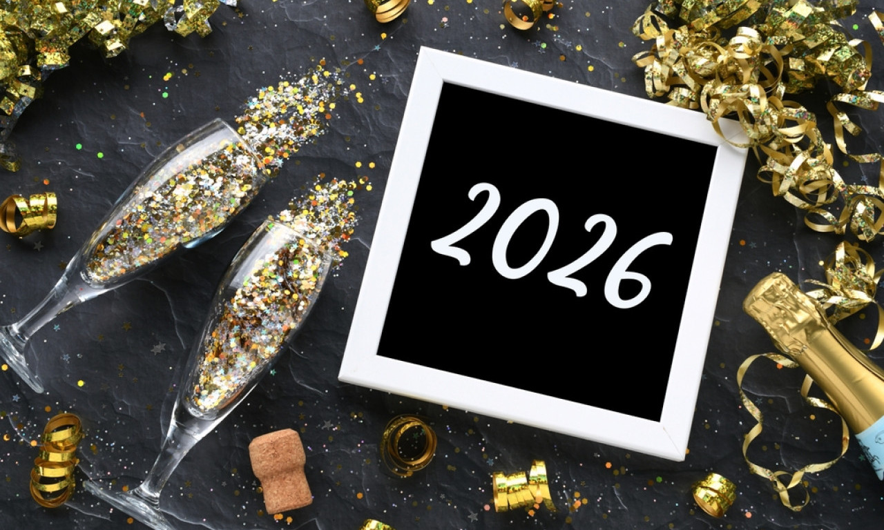 NAJLEPŠE NOVOGODIŠNJE ČESTITKE BEZ FOLIRANJA Malo smeha, malo istine (pa koga se pronađe) i puno ljubavi!