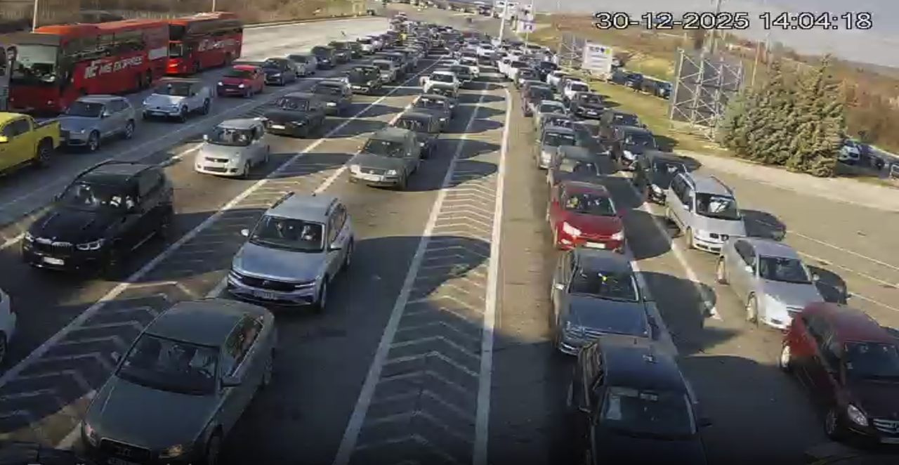 OPŠTI HAOS NA IZLAZIMA IZ SRBIJE Pogledajte gde automobili stoje u mestu  (FOTO)