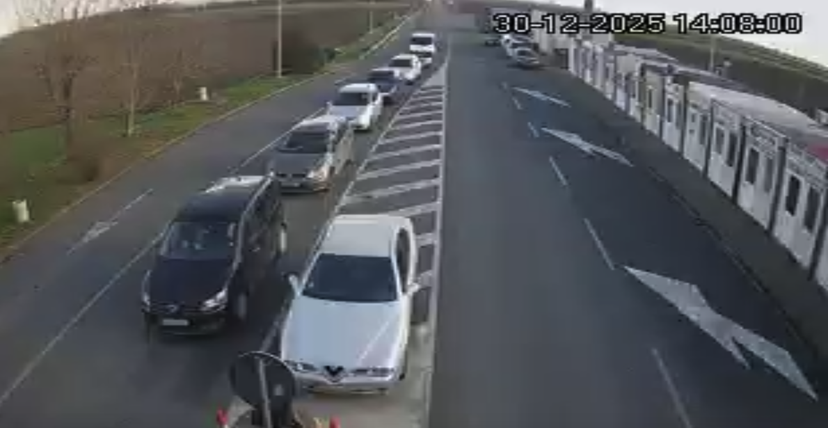 KAMIONI ČEKAJU I DO SEDAM SATI NA GRANICAMA: Na ovom prelazu najduža zadržavanja