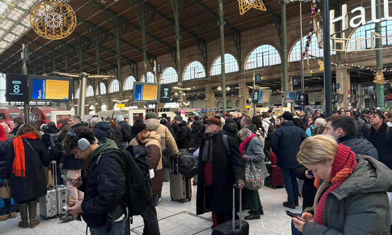 OBUSTAVLJEN SAOBRAĆAJ U TUNELU ISPOD LAMANŠA! Kolaps epskih razmera, vozovi kasne satima: "Najtoplije savetujemo da odložite putovanje" (FOTO)
