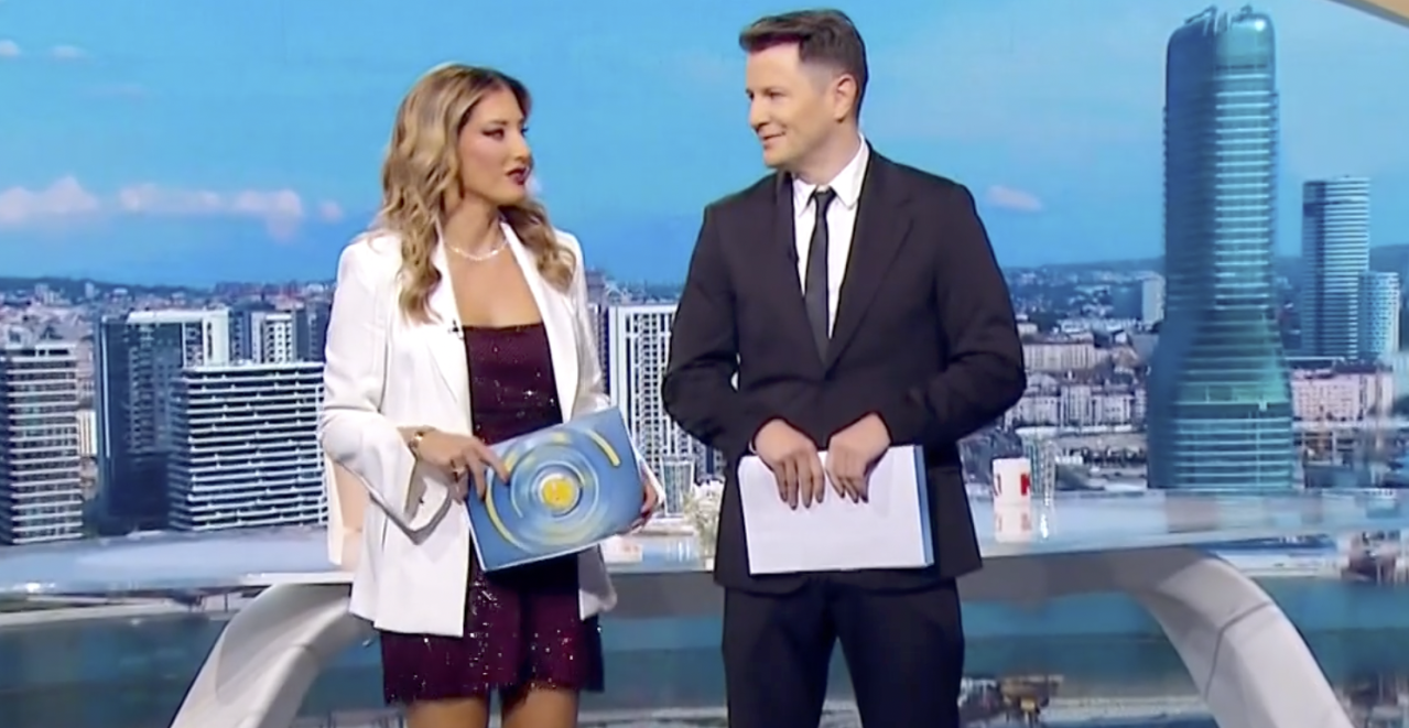 JOVANA JOKSIMOVIĆ U NAJTRAŽENIJOJ HALJINI ZA NOVU GODINU Vodila Uranak u šljokicama koje privlače sve poglede (FOTO)