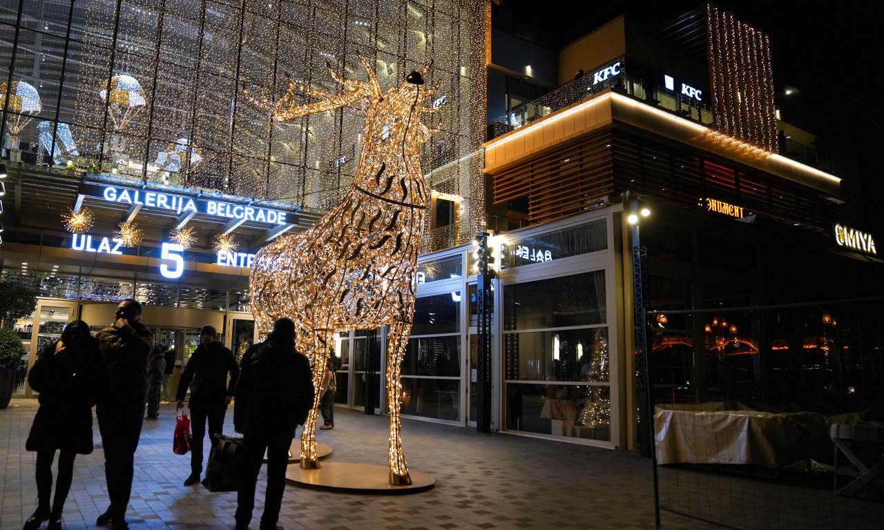 PRAZNIČNA ATMOSFERA U PRESTONICI Veselo i u Šapcu, Čačku i Kragujevcu (FOTO)