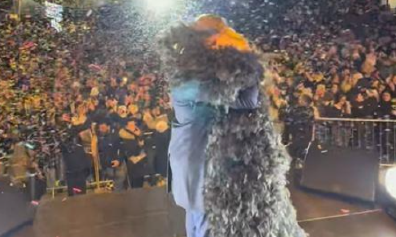 BEKVALČEVA U PONOĆ POLJUBILA DRAŠKA! Evo šta je pevačica poručila nakon dugog zagrljaja sa njim (VIDEO)